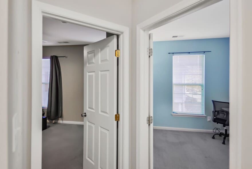 Building Photo - 5003 Hollington Dr