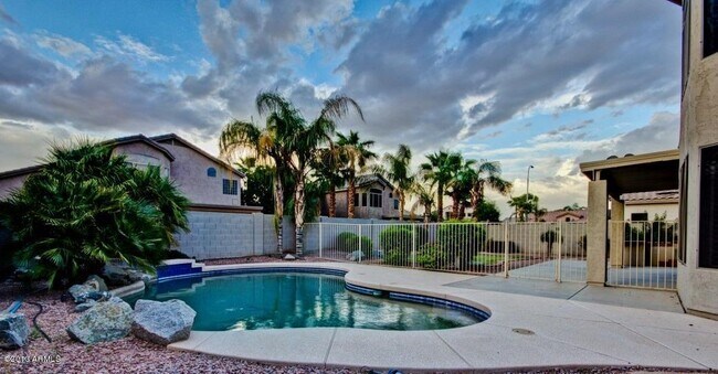 Building Photo - COMING SOON!! 5 bed 3 bath, 3000 + SFT with pool in Carino Estates, Chandler