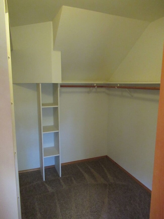 Building Photo - Split Level Two Bedroom Duplex