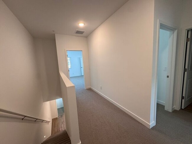 Building Photo - Stunning New 3Beds/2.5Bath Townhome in Pho...
