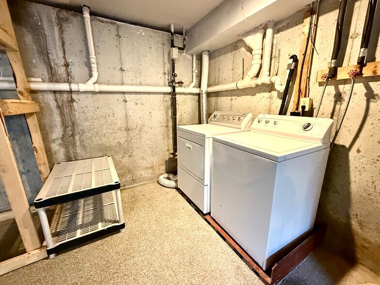 Building Photo - 9 Olga Ave