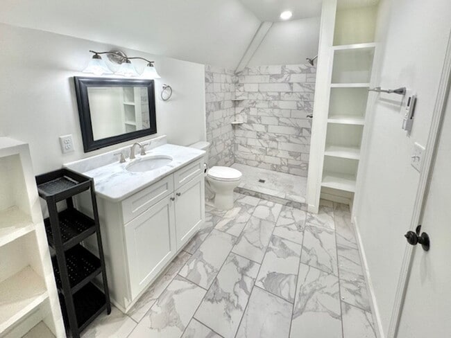 Building Photo - EvergreenStreet111