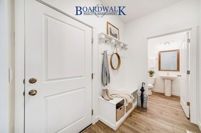 Building Photo - Modern 3-Bed Home with Yard & Amenities