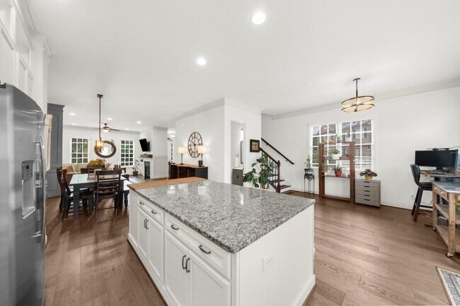 Building Photo - 410 Rose Garden Ln