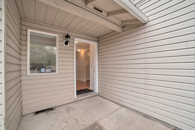 Building Photo - Vista Residence