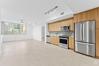 Building Photo - 2150 N Bayshore Dr