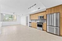 Building Photo - 2150 N Bayshore Dr