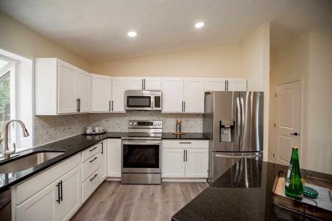 Building Photo - 810 Clearfield Ln