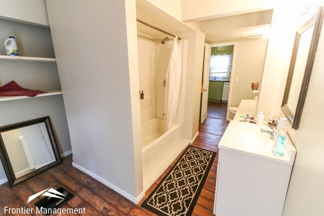 Building Photo - 1019 Moro St