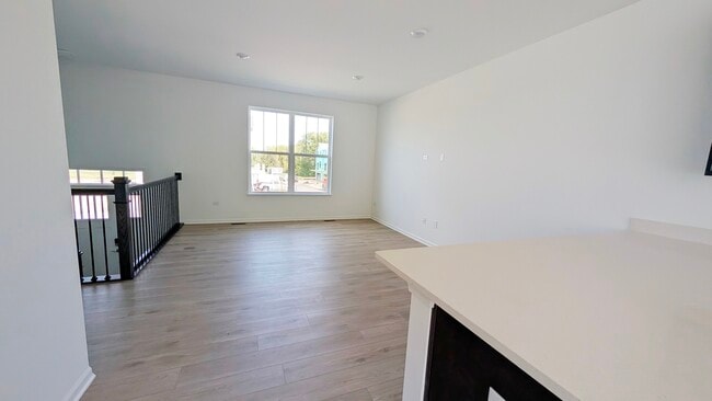Building Photo - 527 Red Oak Cir