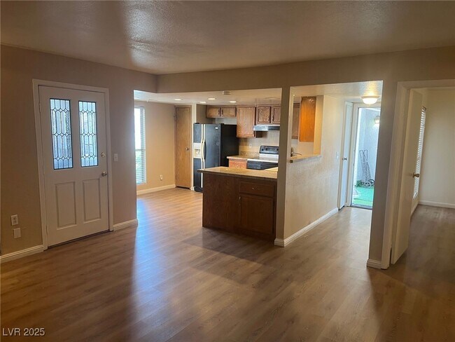 Building Photo - 1604 Justin Pl