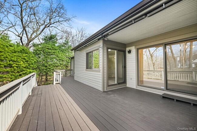 Building Photo - 750 C Heritage Hls