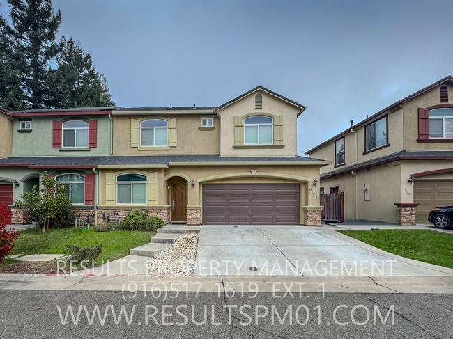 Building Photo - Luxury lifestyle in Orangevale
