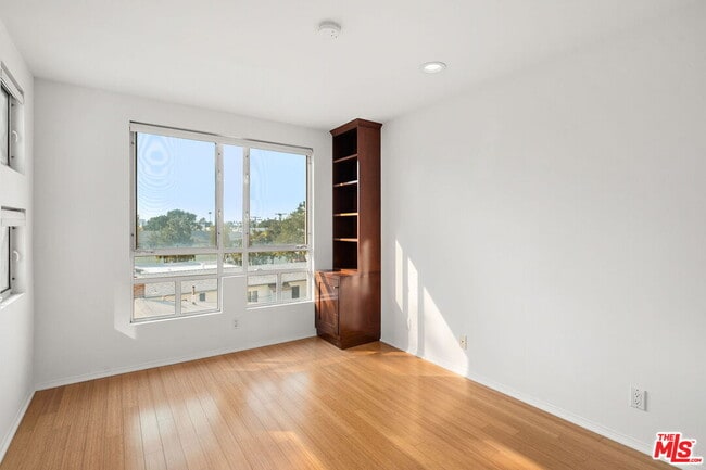 Building Photo - 1011 Pacific St