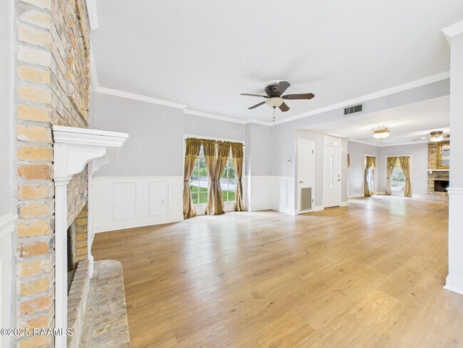 Building Photo - 523 Esplanade Dr