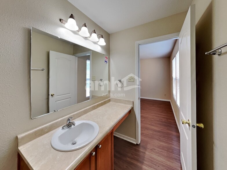 Building Photo - 8465 Wanda Lake Dr