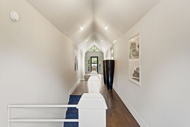 Building Photo - 5002 Junius St