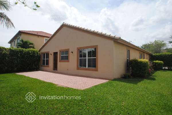 Building Photo - 5103 NW 121st Dr
