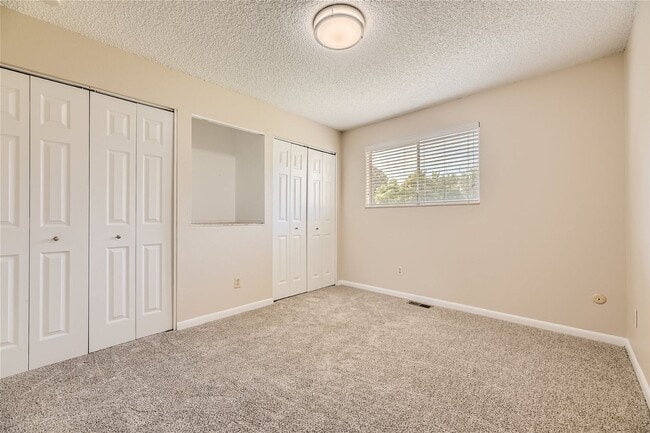 Building Photo - Beautiful townhome in Madison Hill Community-
