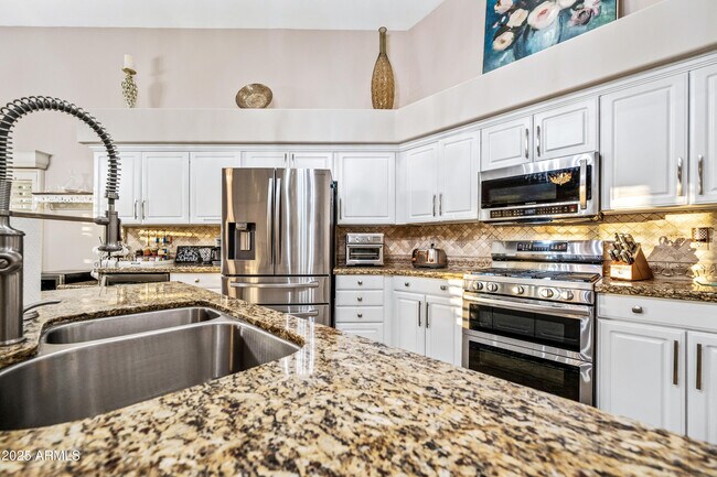 Building Photo - 1817 E Willow Tree Ct