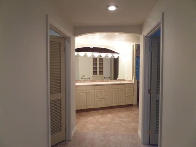 Building Photo - GREAT NEW PRICE! Gorgeous 6-Bedroom Home o...