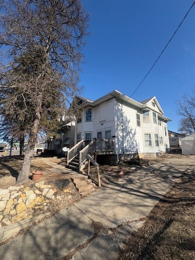 Building Photo - 2210-2212 N Knoxville Ave