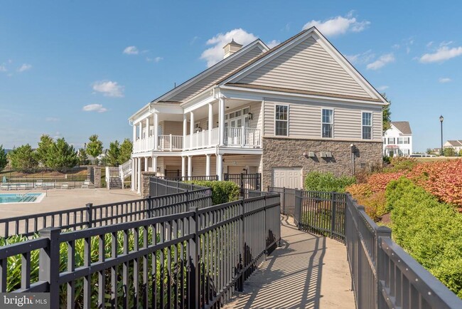 Building Photo - 201 Hillsdale Pl