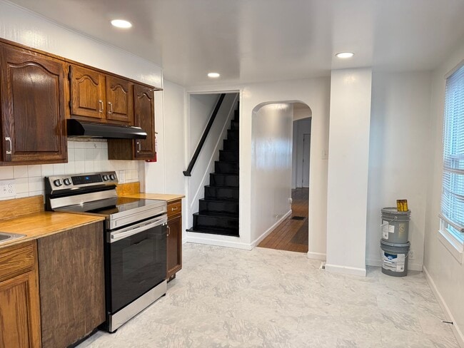 Building Photo - ACCEPTING SECTION 8 - Spacious 3 Bedroom 2 Bathroom Home in Columbia!