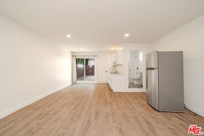 Building Photo - 5430 Monroe St