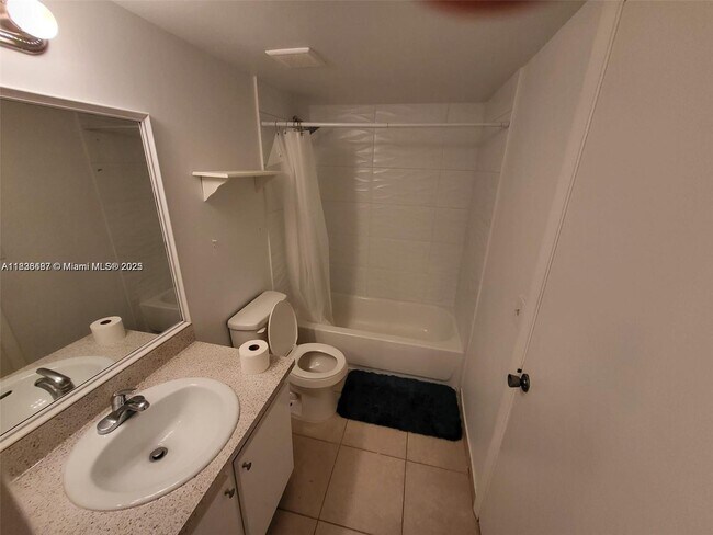 Building Photo - 301 Palm Way