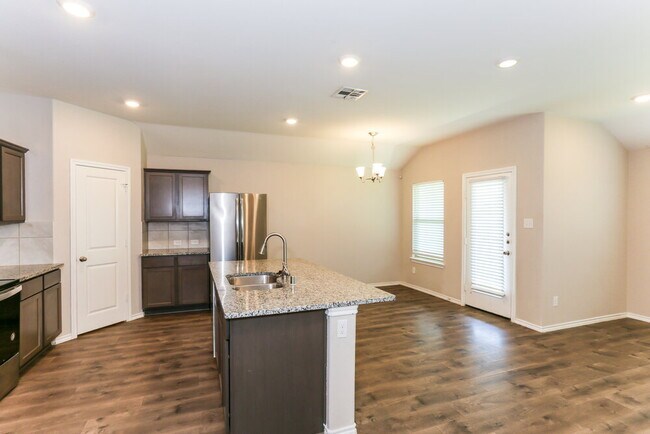Building Photo - 980 Alton Dr