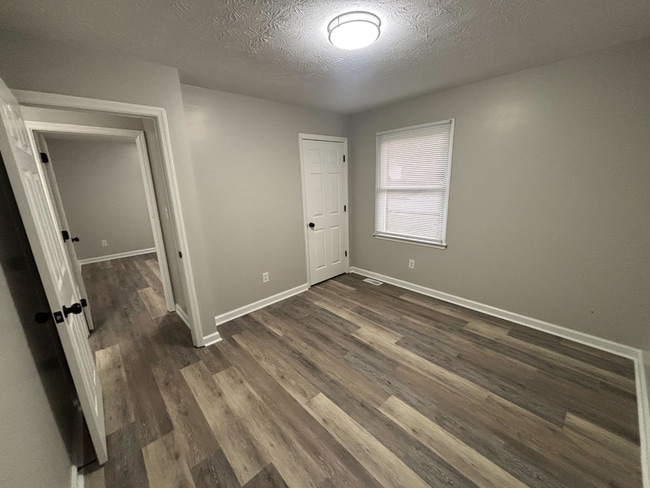 Building Photo - Newly Renovated 3-Bed, 1-Bath House with L...