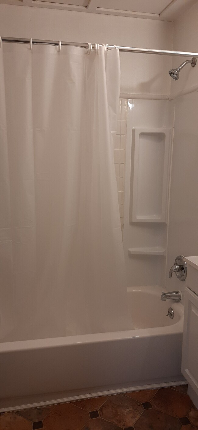 Bath - 1906 5th Ave