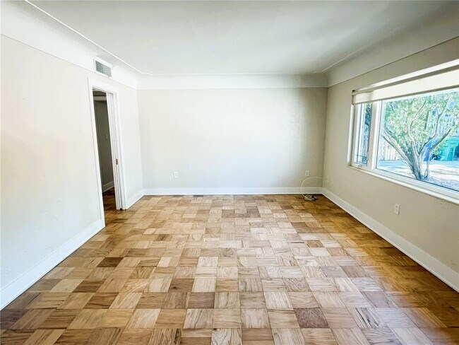 Building Photo - 4640 W Lamb Ave