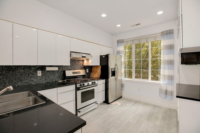 Kitchen 1 - 18270 NE 97th Way