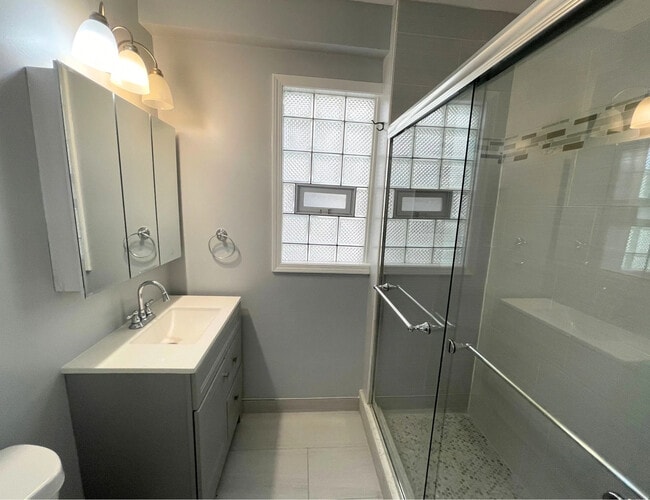 Building Photo - 1836 S May St