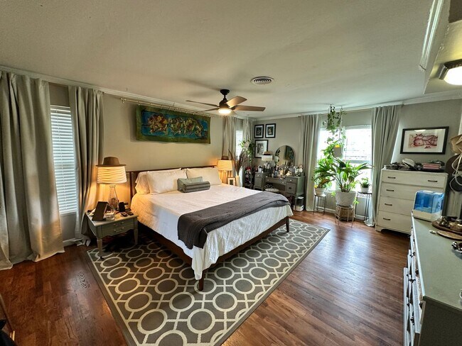 Building Photo - For Rent: Spacious 3 Bed + Office Home wit...