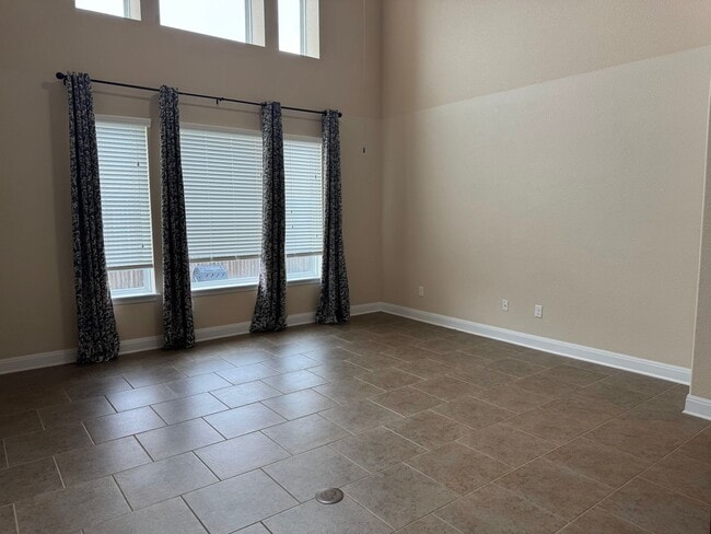 Building Photo - 517 Whittmen Ave