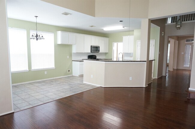 Building Photo - 2114 Madewood Dr