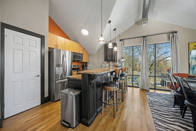 Building Photo - 261 S Limestone