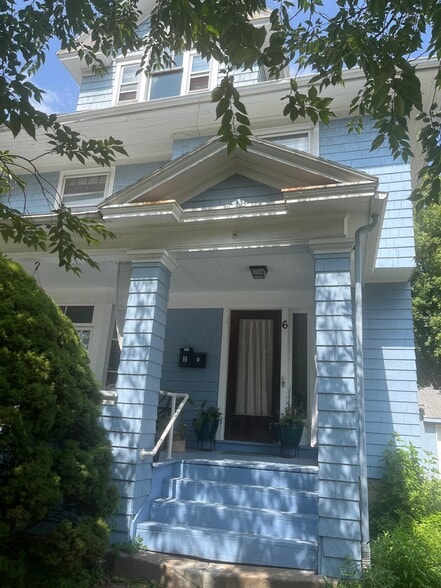 Primary Photo - 6 Hinsdale St