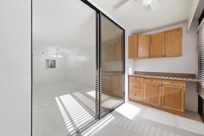 Building Photo - 4700 Lucerne Lakes Blvd W