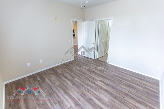 Building Photo - 16013 S Desert Foothills Pkwy