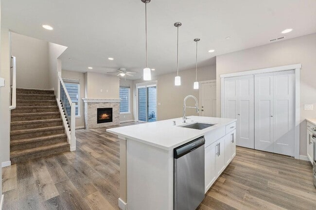 Building Photo - Beautiful Puyallup Corner Lot Home with Office, A/C, Formal Dining & Bonus Loft!