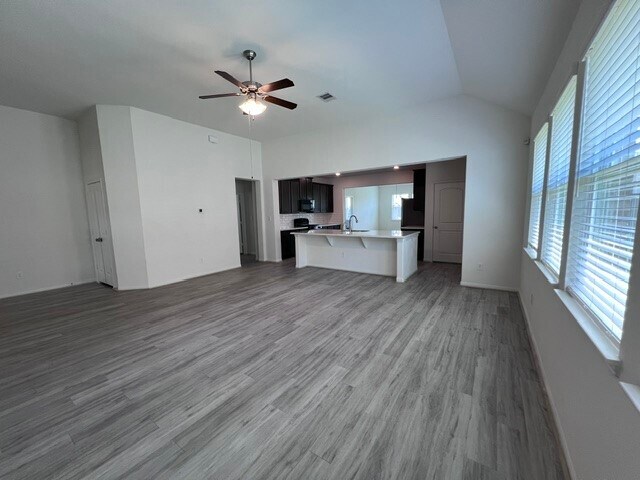 Building Photo - 14147 Little River Dr