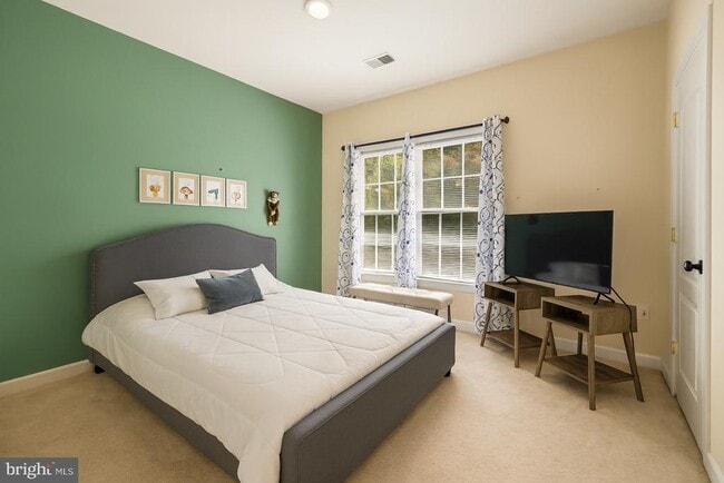 Building Photo - 730 Crisfield Way