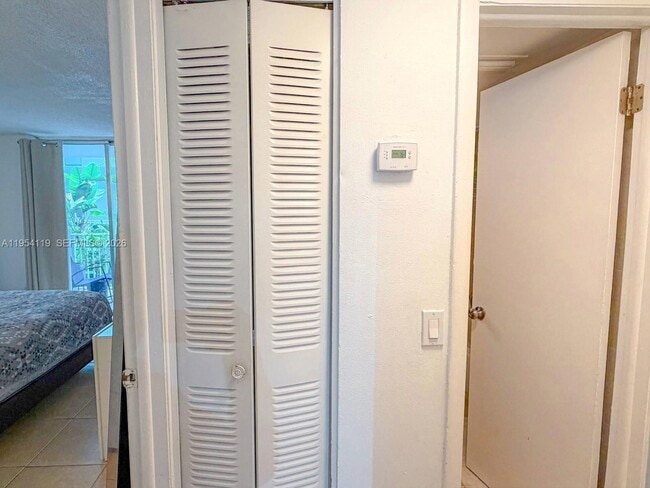 Building Photo - 1801 S Treasure Dr