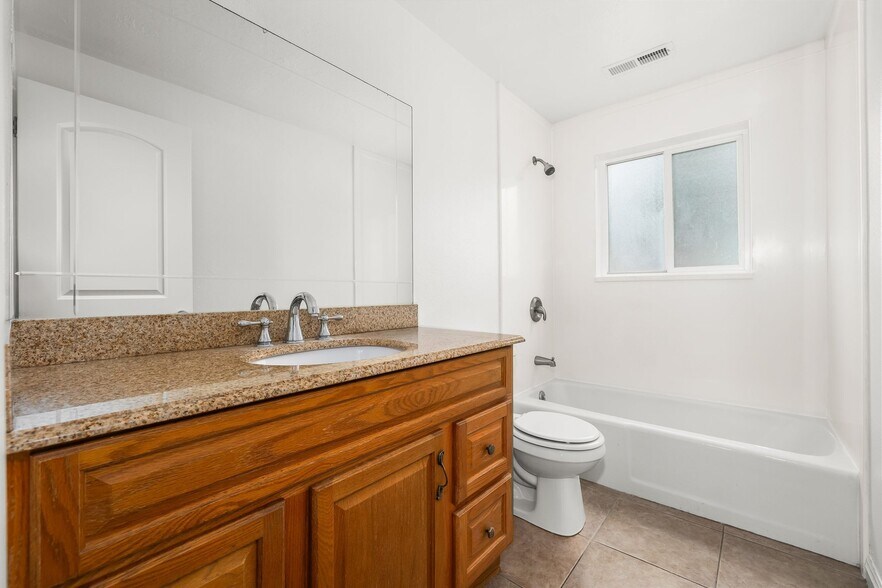 Building Photo - 1069 S 80 E