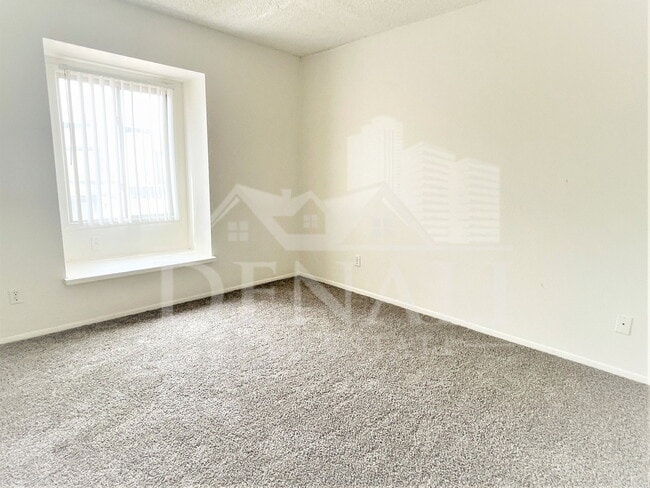 Building Photo - 4441 E Wood St
