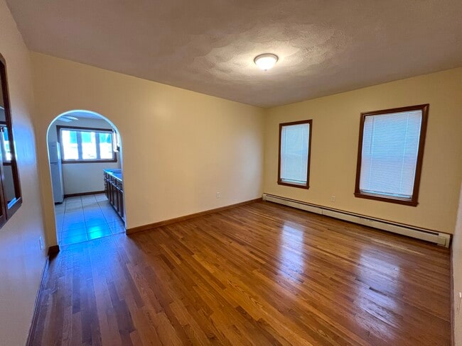 Building Photo - 225 Holland St